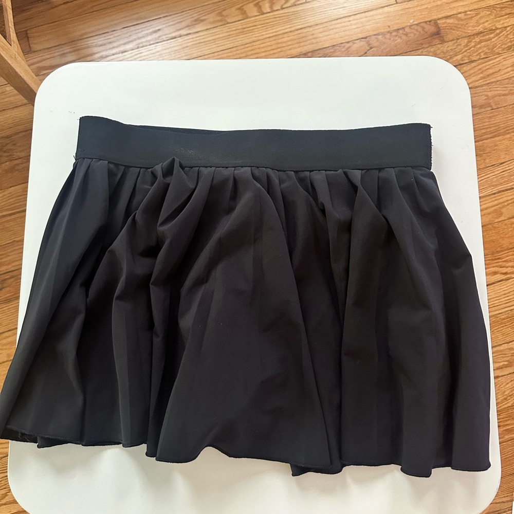 Aritzia TNA Pleated Tennis Skirt Skort